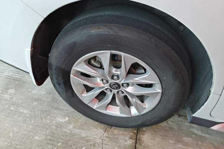 Used Toyota Granvia 2024 2.5L Hybrid Comfort Edition Right Rear Wheel Hub