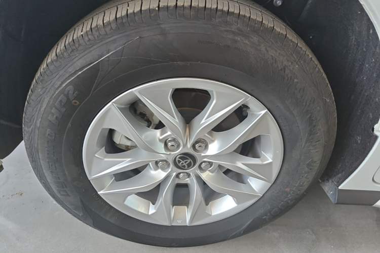Used Toyota Granvia 2024 2.5L Hybrid Comfort Edition Right Rear Wheel Hub