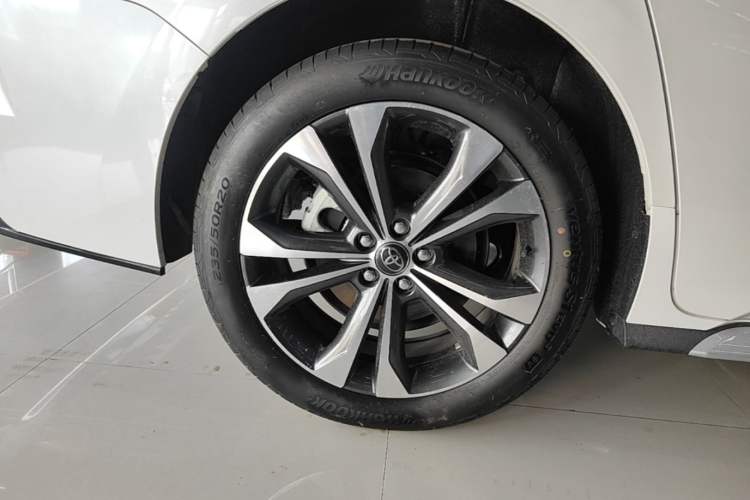 Used Toyota Granvia 2024 2.5L Hybrid Prestige PLUS Edition Right Rear Wheel Hub
