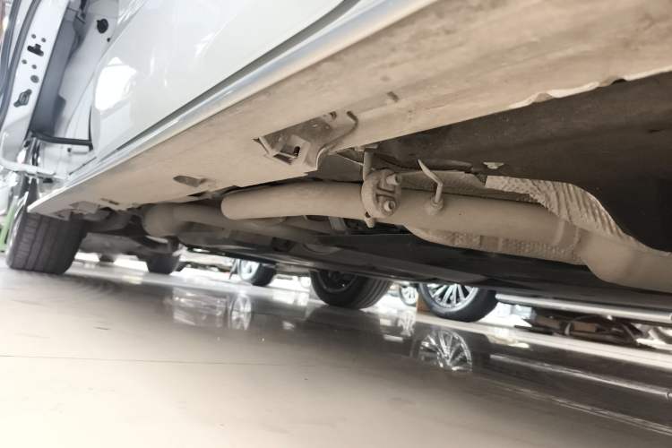 Used Toyota Granvia 2024 2.5L Hybrid Prestige PLUS Edition Right Side Sill
