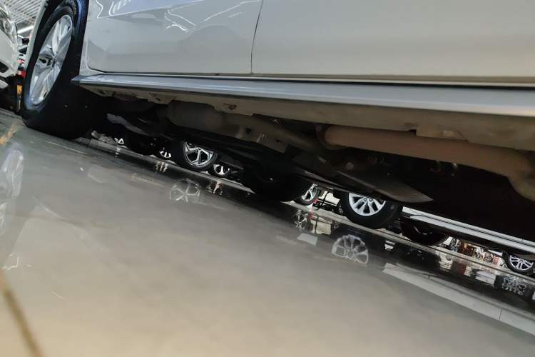 Used Toyota Granvia 2024 2.5L Hybrid Comfort Edition Right Side Sill