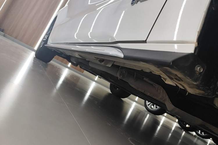 Used Toyota Granvia 2024 2.5L Hybrid Prestige PLUS Four-Wheel Drive Version Right Side Sill