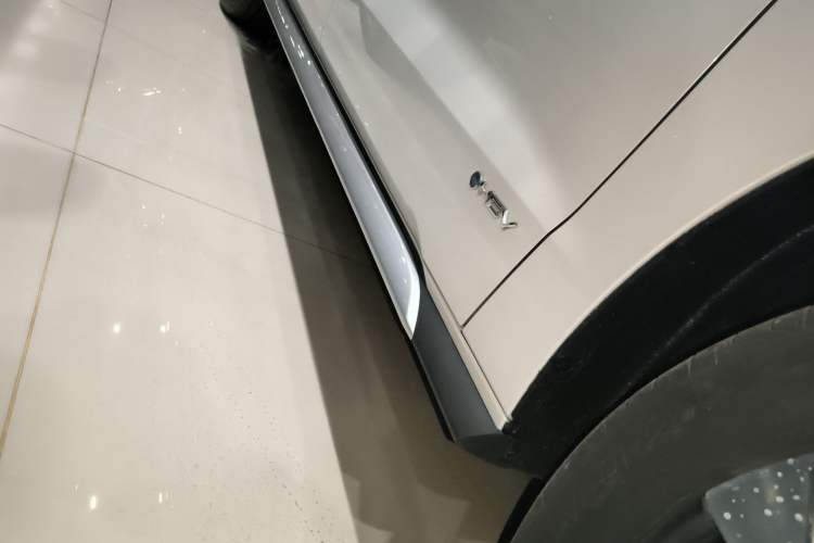 Used Toyota Granvia 2024 2.5L Hybrid Prestige PLUS Edition Right Side Sill