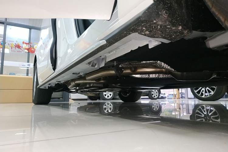Used Toyota Granvia 2024 2.5L Hybrid Comfort Edition Right Side Sill