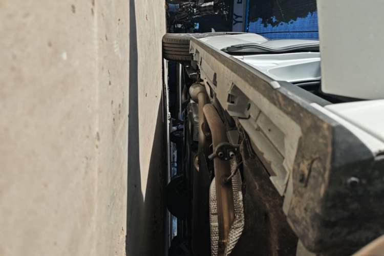 Used Toyota Granvia 2024 2.5L Hybrid Luxury Edition Right Side Sill