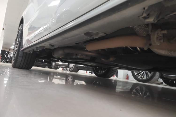 Used Toyota Granvia 2024 2.5L Hybrid Comfort Edition Right Side Sill