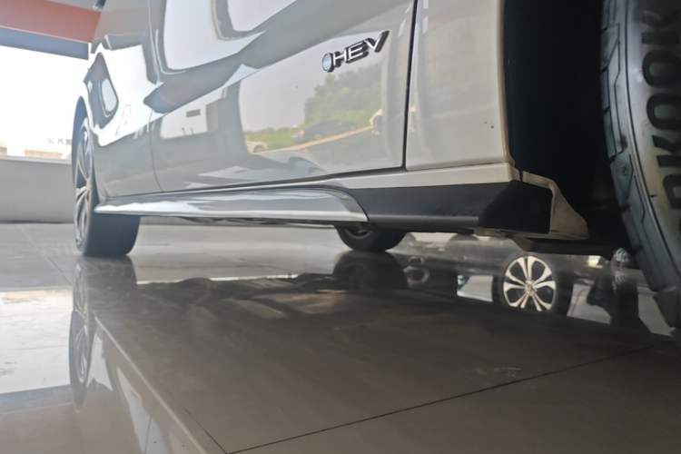 Used Toyota Granvia 2024 2.5L Hybrid Prestige ULTRA Edition Right Side Sill