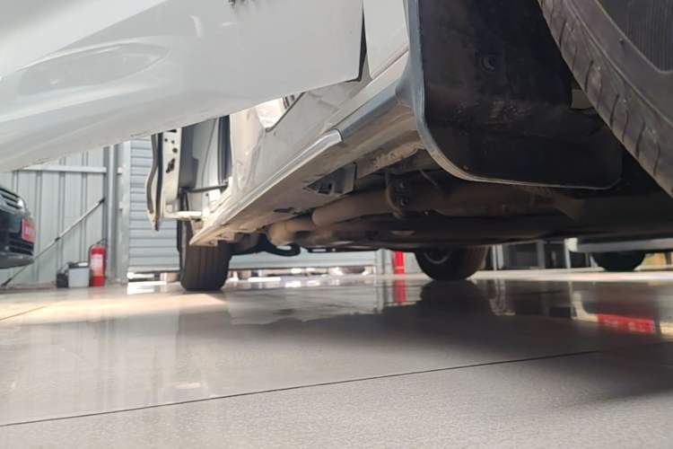 Used Toyota Granvia 2024 2.5L Hybrid Comfort Edition Right Side Sill