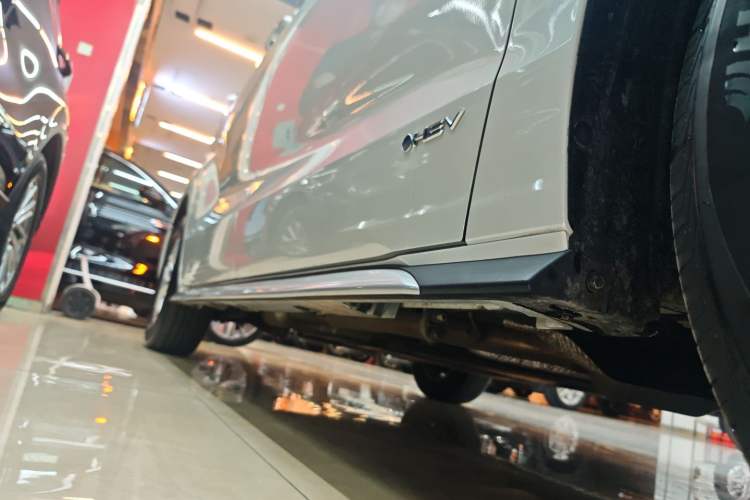 Used Toyota Granvia 2024 2.5L Hybrid Comfort Edition Right Side Sill