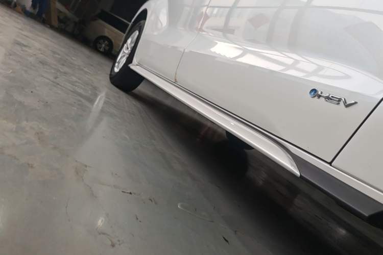 Used Toyota Granvia 2024 2.5L Hybrid Comfort Edition Right Side Sill