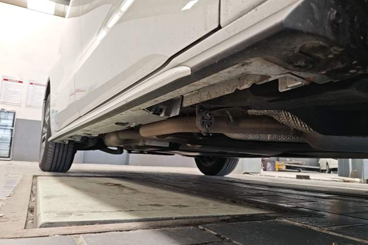 Used Toyota Granvia 2024 2.5L Hybrid Luxury Edition Right Side Sill