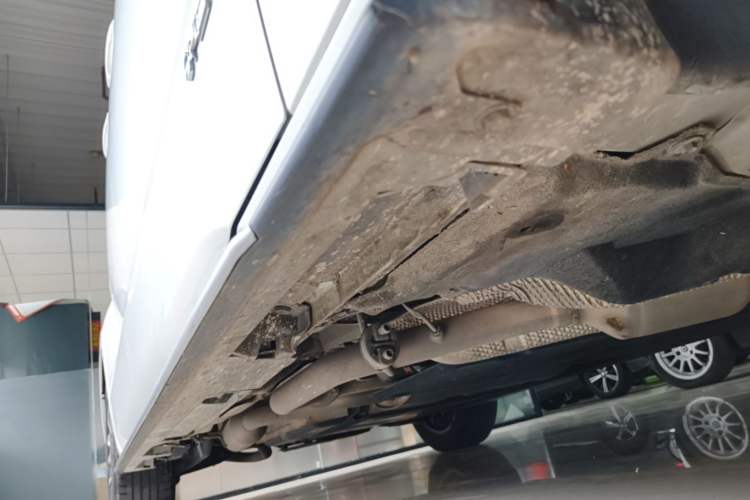 Used Toyota Granvia 2024 2.5L Hybrid Luxury Edition Right Side Sill