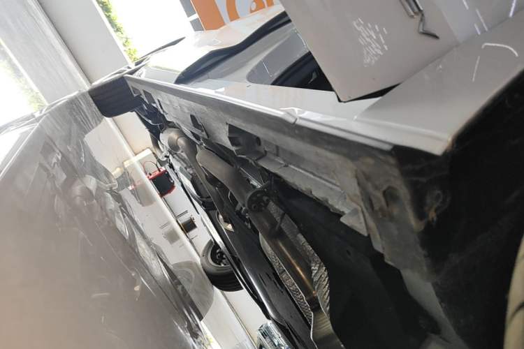 Used Toyota Granvia 2024 2.5L Hybrid Prestige PLUS Edition Right Side Sill
