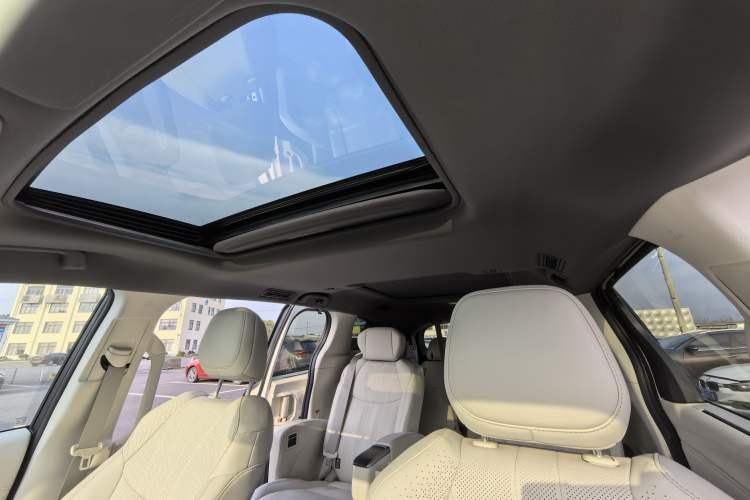 Used Toyota Granvia 2024 2.5L Hybrid Prestige ULTRA Edition Roof