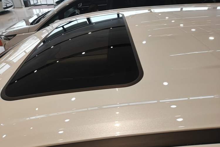 Used Toyota Granvia 2024 2.5L Hybrid Comfort Edition Roof