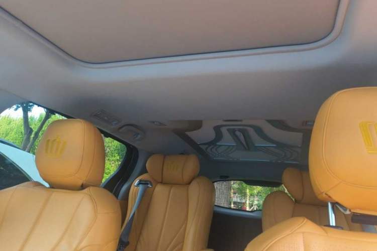 Used Toyota Granvia 2024 2.5L Hybrid Comfort Edition Roof