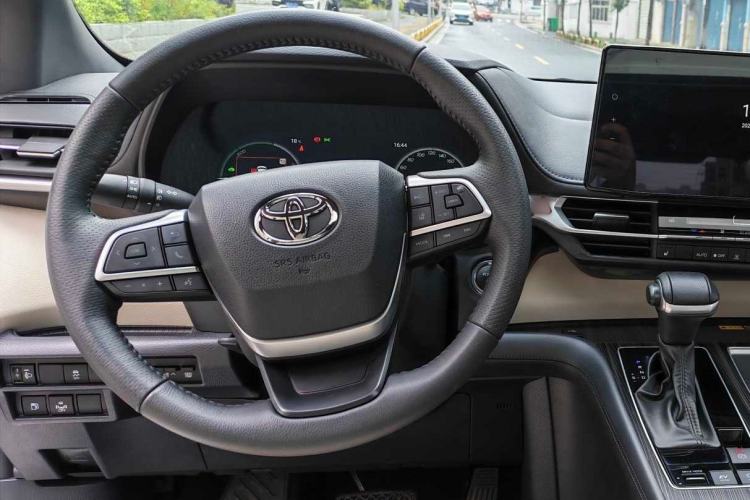 Used Toyota Granvia 2024 2.5L Hybrid Prestige ULTRA Edition Steering Wheel