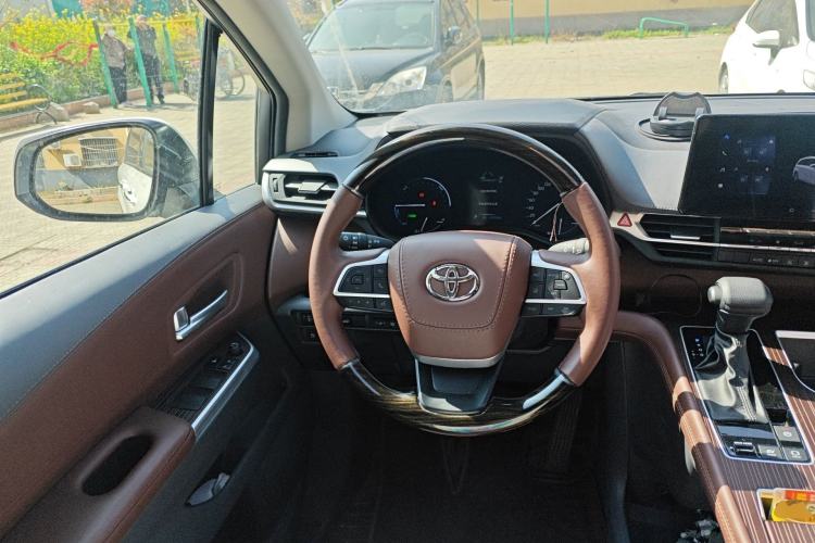 Used Toyota Granvia 2024 2.5L Hybrid Comfort Edition Steering Wheel