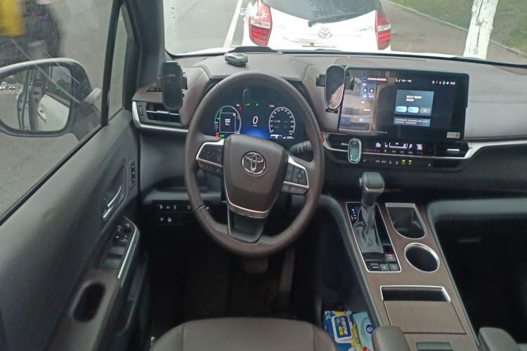 Used Toyota Granvia 2024 2.5L Hybrid Prestige PLUS Four-Wheel Drive Version Steering Wheel