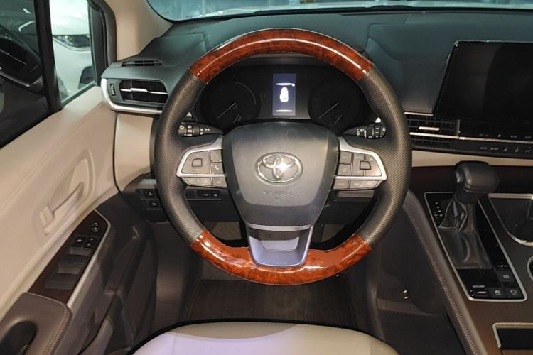 Used Toyota Granvia 2024 2.5L Hybrid Comfort Edition Steering Wheel