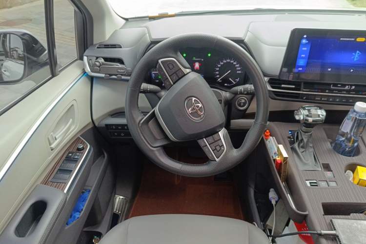 Used Toyota Granvia 2024 2.5L Hybrid Comfort Edition Steering Wheel