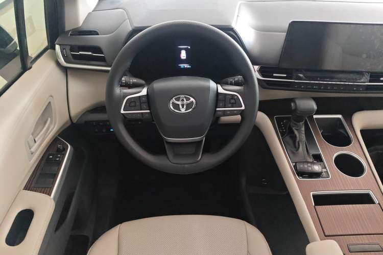 Used Toyota Granvia 2024 2.5L Hybrid Comfort Edition Steering Wheel