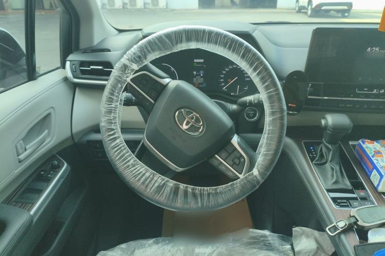 Used Toyota Granvia 2024 2.5L Hybrid Comfort Edition Steering Wheel
