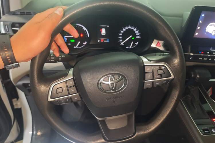 Used Toyota Granvia 2024 2.5L Hybrid Comfort Edition Steering Wheel