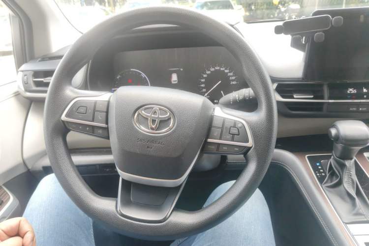 Used Toyota Granvia 2024 2.5L Hybrid Comfort Edition Steering Wheel