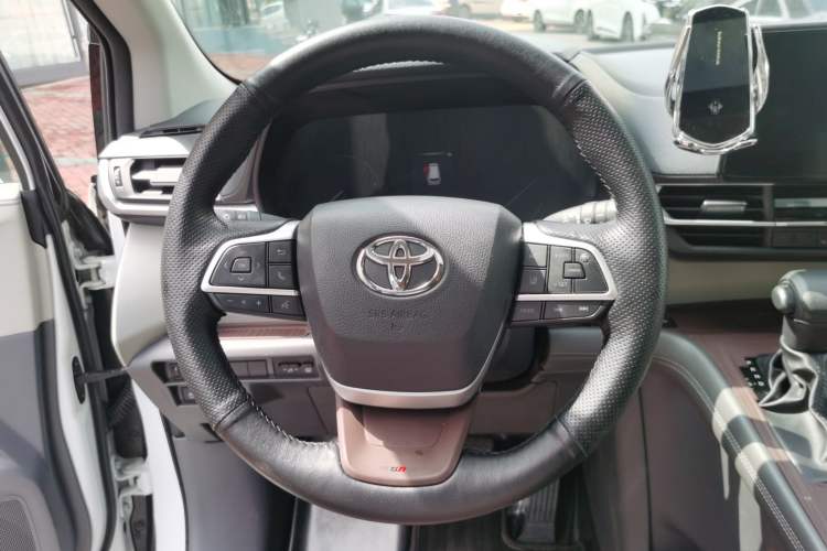 Used Toyota Granvia 2024 2.5L Hybrid Comfort Edition Steering Wheel