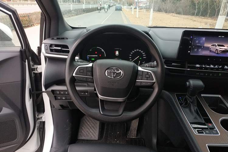 Used Toyota Granvia 2024 2.5L Hybrid Luxury Edition Steering Wheel