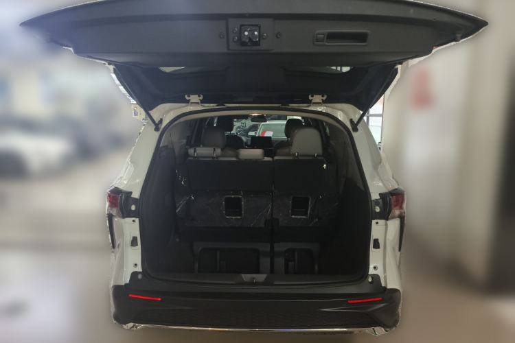 Used Toyota Granvia 2024 2.5L Hybrid Comfort Edition Trunk