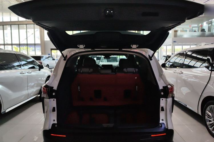 Used Toyota Granvia 2024 2.5L Hybrid Comfort Edition Trunk