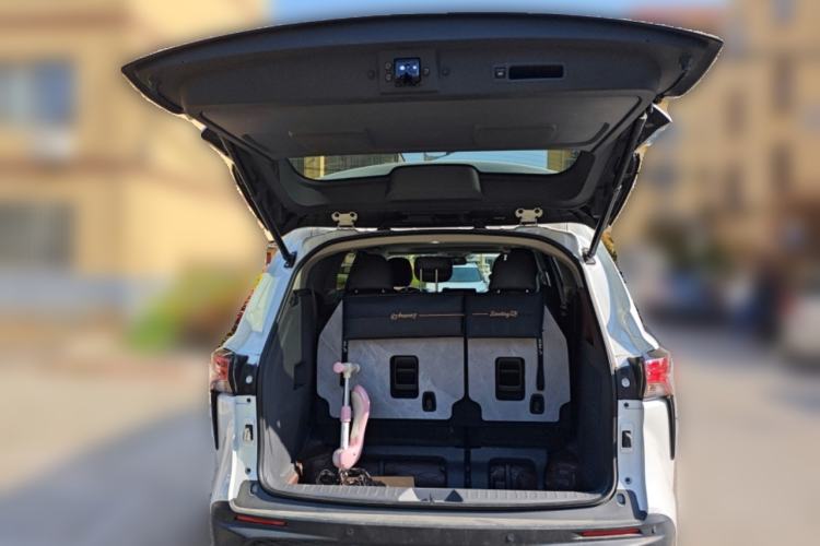 Used Toyota Granvia 2024 2.5L Hybrid Comfort Edition Trunk