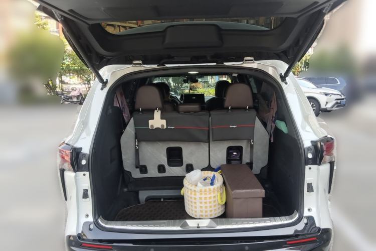 Used Toyota Granvia 2024 2.5L Hybrid Prestige PLUS Four-Wheel Drive Version Trunk