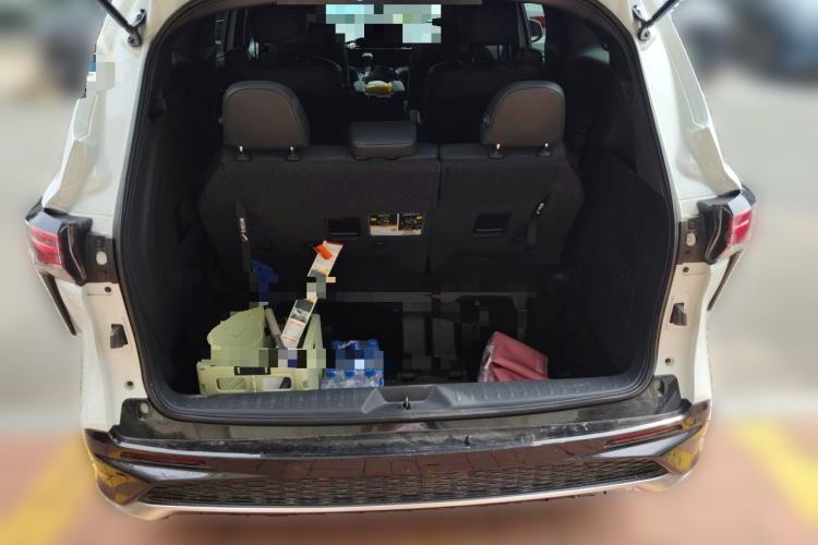 Used Toyota Granvia 2024 2.5L Hybrid Luxury Edition Trunk