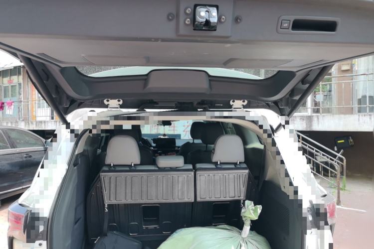 Used Toyota Granvia 2024 2.5L Hybrid Comfort Edition Trunk