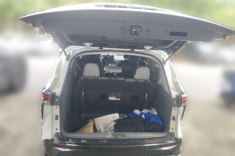 Used Toyota Granvia 2024 2.5L Hybrid Comfort Edition Trunk