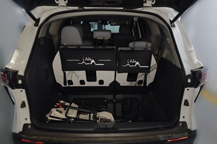 Used Toyota Granvia 2024 2.5L Hybrid Comfort Edition Trunk