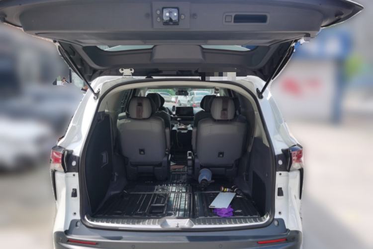 Used Toyota Granvia 2024 2.5L Hybrid Comfort Edition Trunk