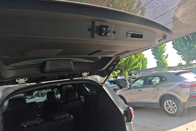 Used Toyota Granvia 2024 2.5L Hybrid Luxury Edition Trunk