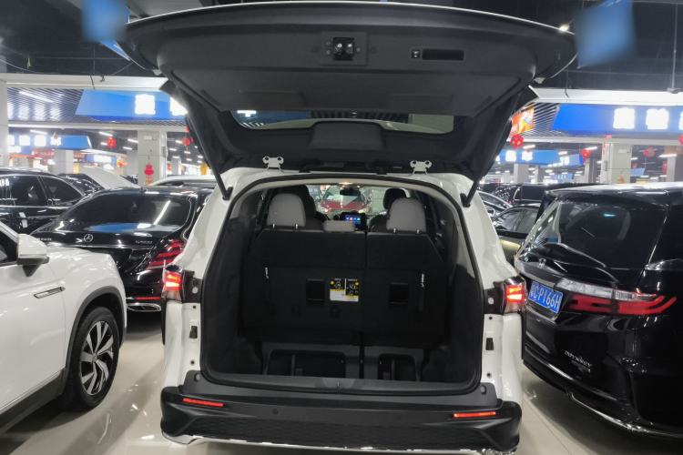 Used Toyota Granvia 2024 2.5L Hybrid Comfort Edition Trunk