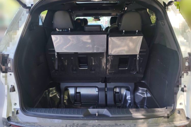 Used Toyota Granvia 2024 2.5L Hybrid Luxury Edition Trunk