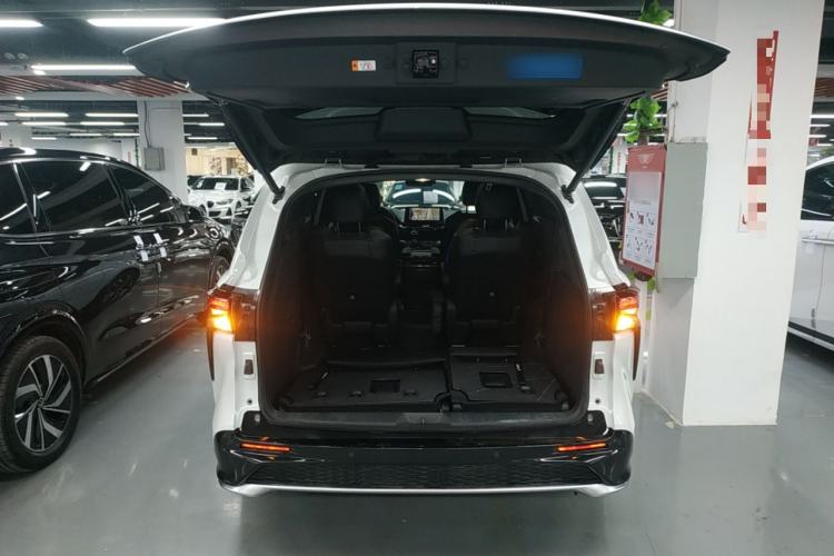 Used Toyota Granvia 2024 2.5L Hybrid Prestige PLUS Four-Wheel Drive Version Trunk
