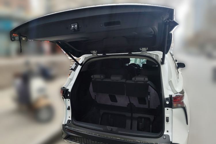 Used Toyota Granvia 2024 2.5L Hybrid Comfort Edition Trunk
