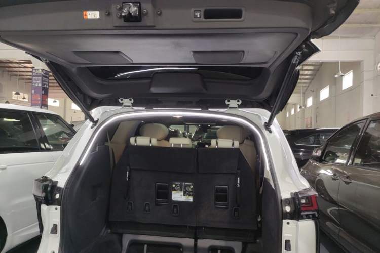 Used Toyota Granvia 2024 2.5L Hybrid Prestige ULTRA Edition Trunk