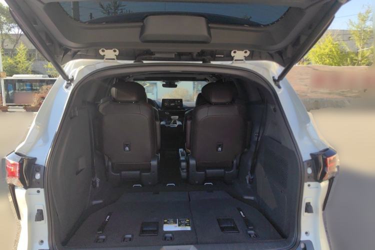Used Toyota Granvia 2024 2.5L Hybrid Prestige PLUS Four-Wheel Drive Version Trunk