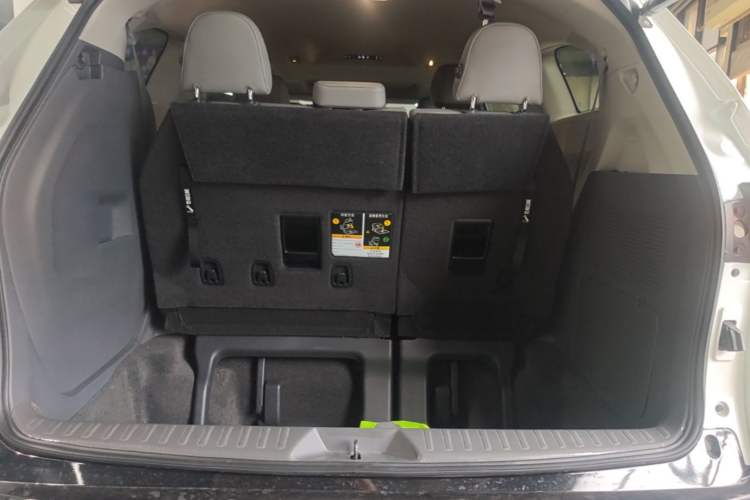 Used Toyota Granvia 2024 2.5L Hybrid Comfort Edition Trunk