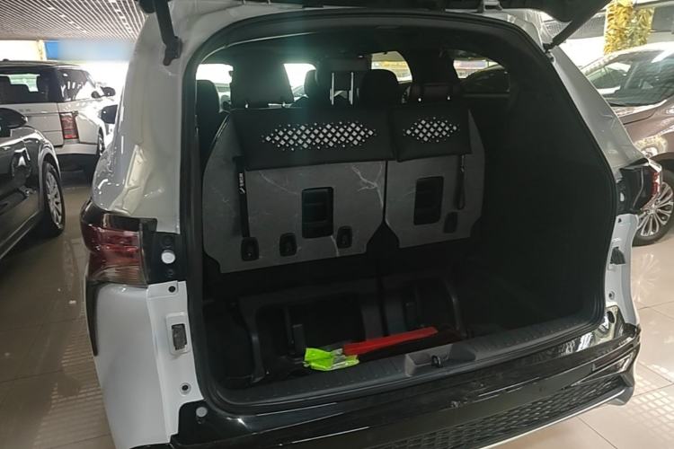 Used Toyota Granvia 2024 2.5L Hybrid Prestige PLUS Four-Wheel Drive Version Trunk
