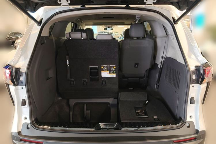 Used Toyota Granvia 2024 2.5L Hybrid Comfort Edition Trunk